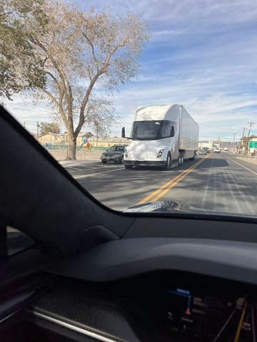 Tesla Semi Shows Off Impressive Acceleration in New Videos