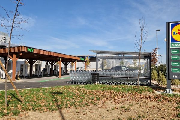 Les supermarchés Lidl ouvrent leurs premières stations-service 100 % électriques