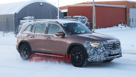 2024 Mercedes-Benz GLB caught on public roads in new spy shots