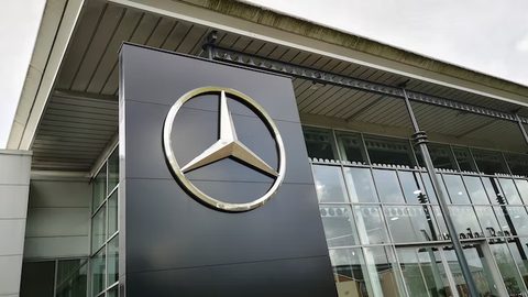 Mercedes-Benz Plans $1.4 Billion European E-Van Plant